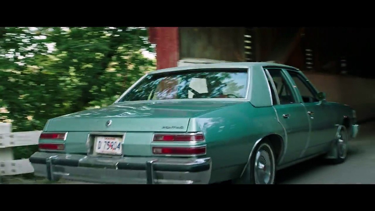 'It' Trailer: Pennywise The Clown Is Here To Give You Nightmares