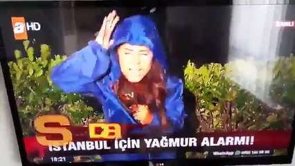 ATV muhabiri üstüne dolu yağarken canlı yayın yaptı!