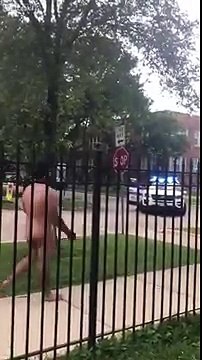 Un homme sous l'emprise de la drogue attaque une policière