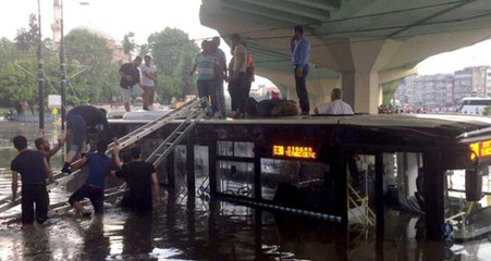 İstanbul'dan Fırtına Geçti! İşte Fotoğraflarla 15 Dakikada Yaşananlar