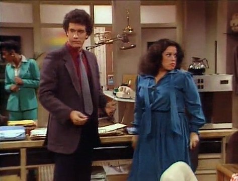 Bosom Buddies 1x19 Cahoots