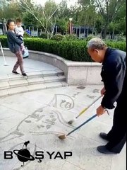Suyla Çift El Resim Yapma
