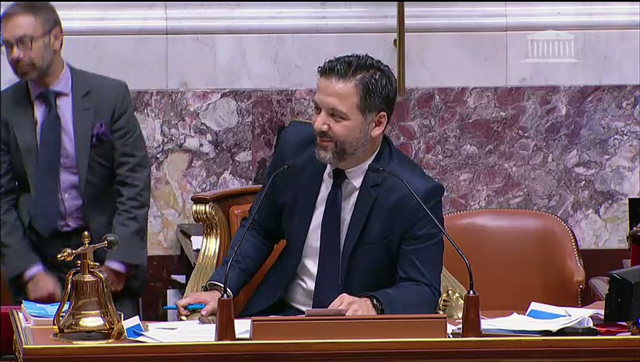 Les députés LR quittent l'hémicycle