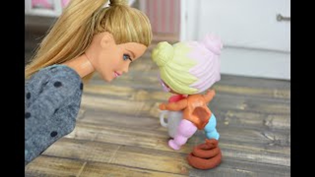 LOL Surprise Dolls Poop On The Floor When Barbie Babysits! Barbie