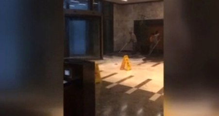 Fırtına Plazanın Kapılarını Döndürdü, Camlarını Kırdı