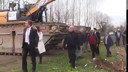 Amphibious Excavator Fail