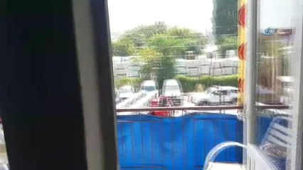 Dumanların Arasında Kalan Kuş İtfaiye Erleri Tarafından Kurtarıldı