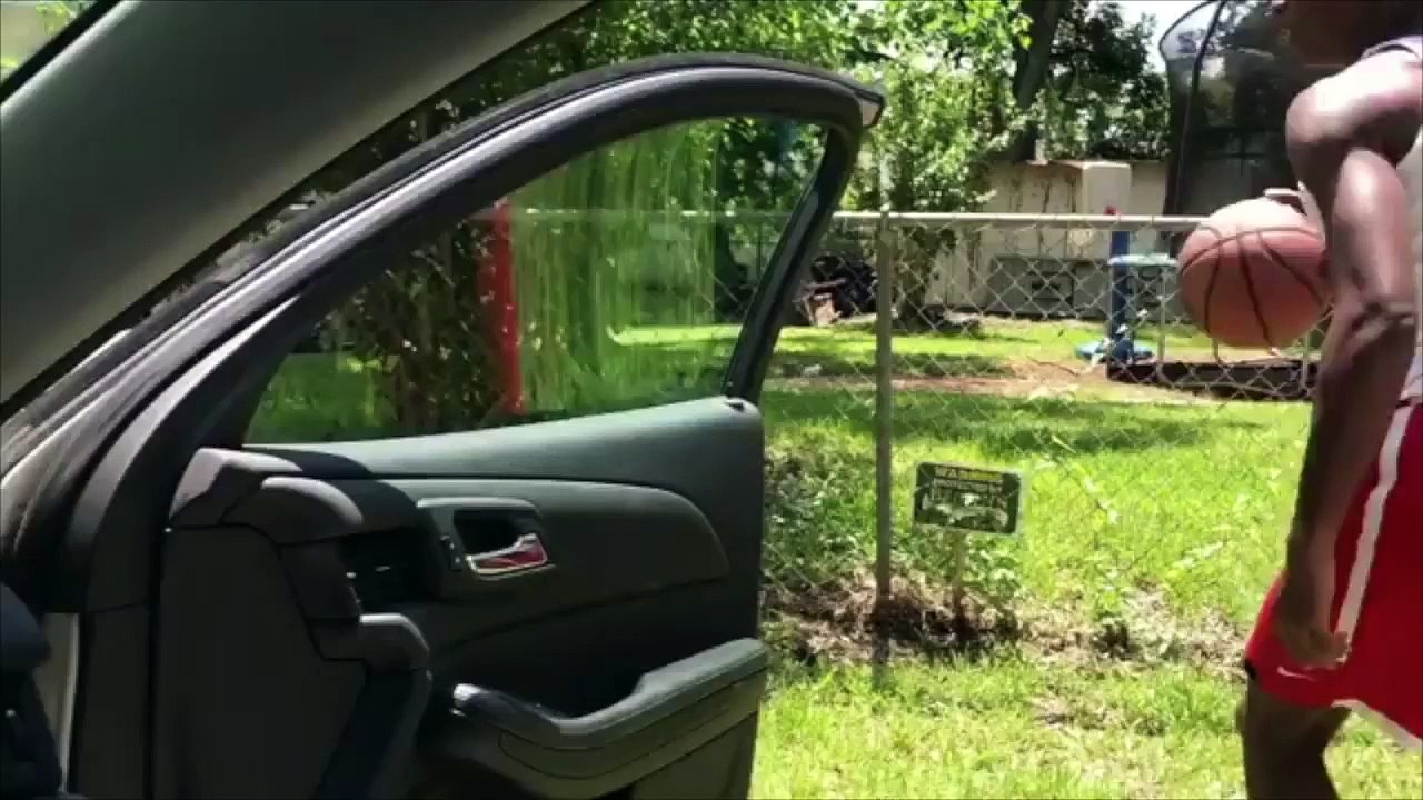 Après le "Ice bucket challenge", découvrez le nouveau défi de l'été lancé aux USA : "Le Drive by Dunk challenge" - VIDÉO