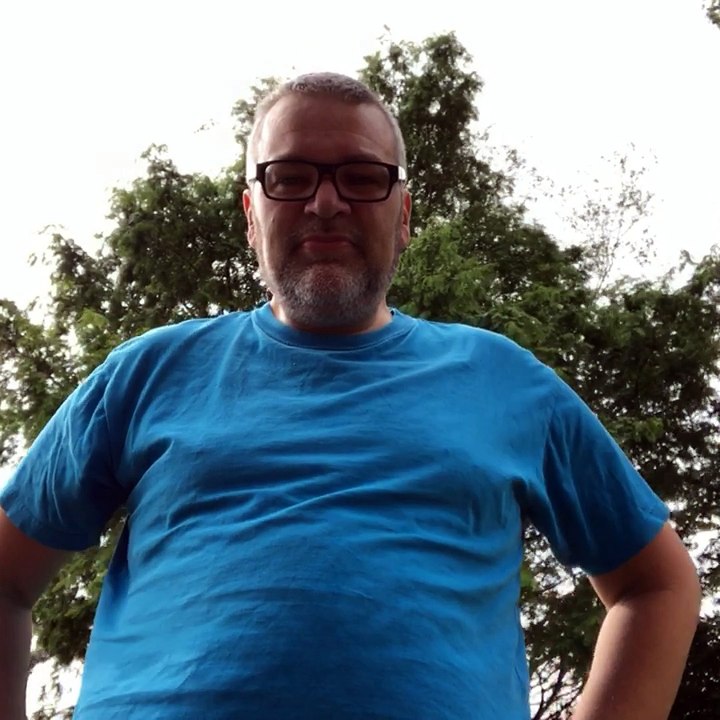 Do i really need to cut the grass?  Or How to "Slå Græs" = "spank grass" means "cut grass" (Danish)