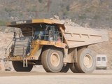 Auto Plus au volant d'un Caterpillar Bumper de 60 tonnes