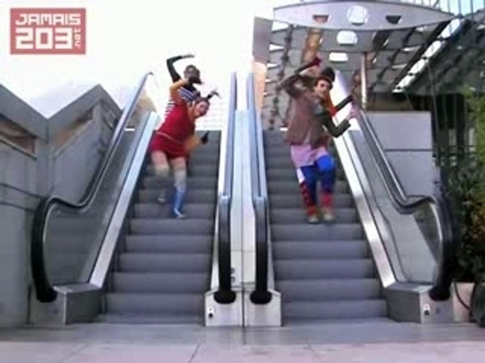 Escalator-Dance-Test