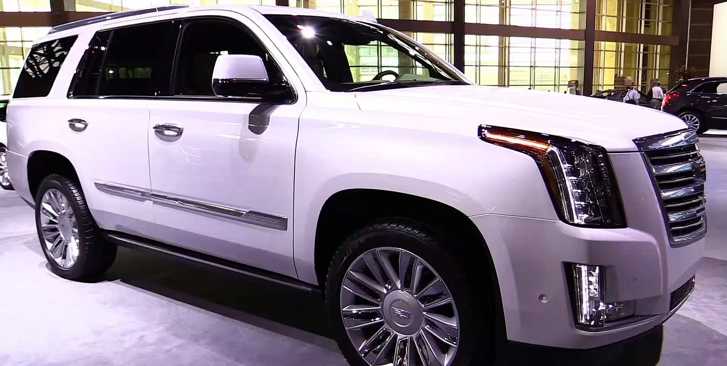 2017 Cadillac Esalade Premium - Exterior and Interior Walkaround - 2017 Chicago Auto Show