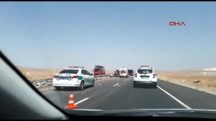 Şanlıurfa'da Tır Devrildi, Sürücü Yaralandı