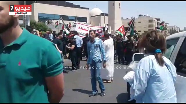 تظاهرات حاشدة أمام سفارة إسرائيل بالأردن للمطالبة بقطع العلاقات مع تل أبيب