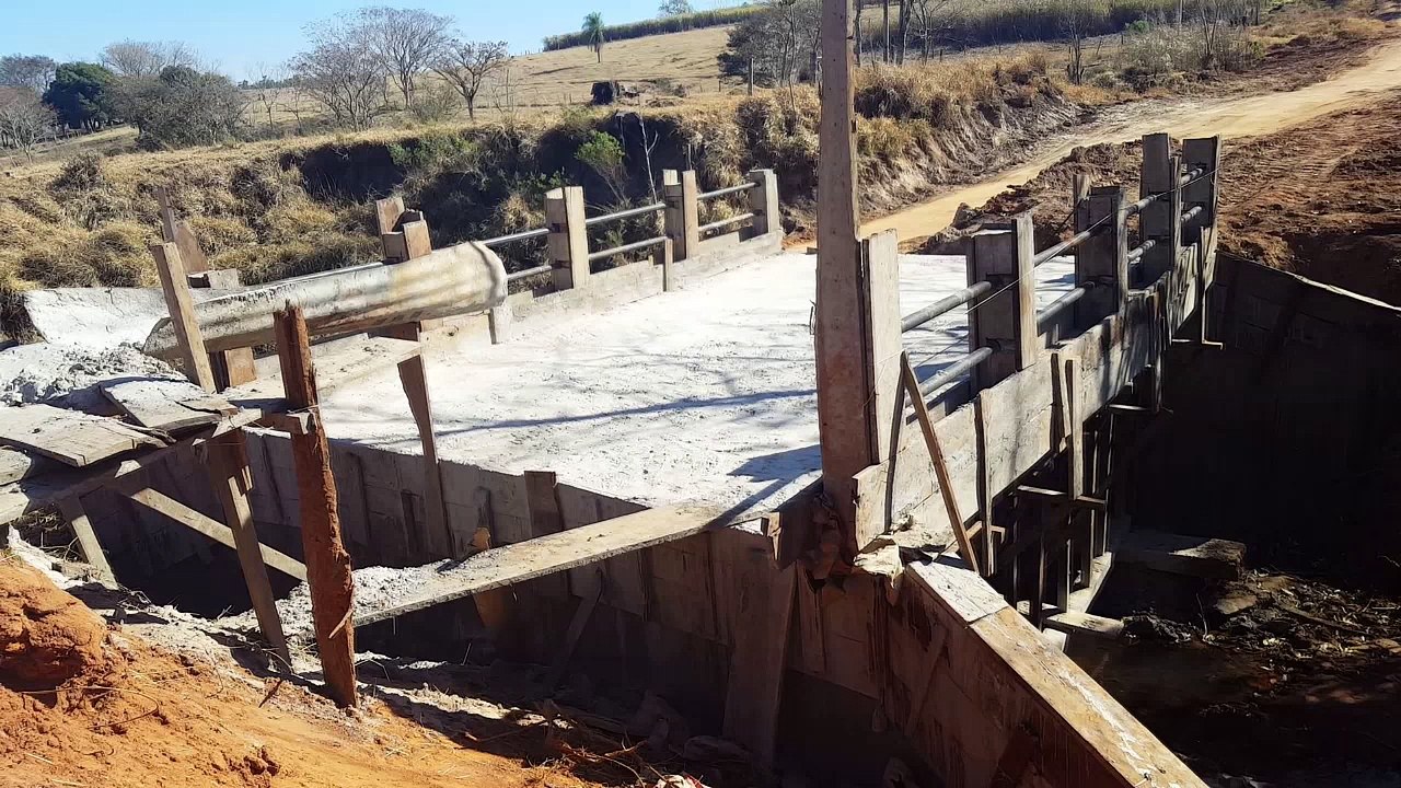 CONSTRUCCIÓN DE PUENTE EN YBY PYTA CALLE TRIUNFO