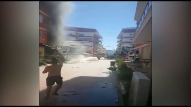 Ora News - Shpërthimi në Velipojë, momenti kur ndihmojnë të plagosurin