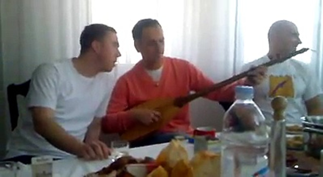 Drazen i Ginge sa drustvom...