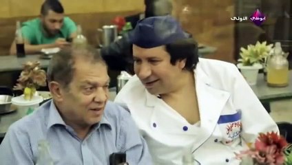 تعمل ايه لو دخلت محل كشرى لقيت هانى رمزى بيقدملك الأكل ضحك مسخرة