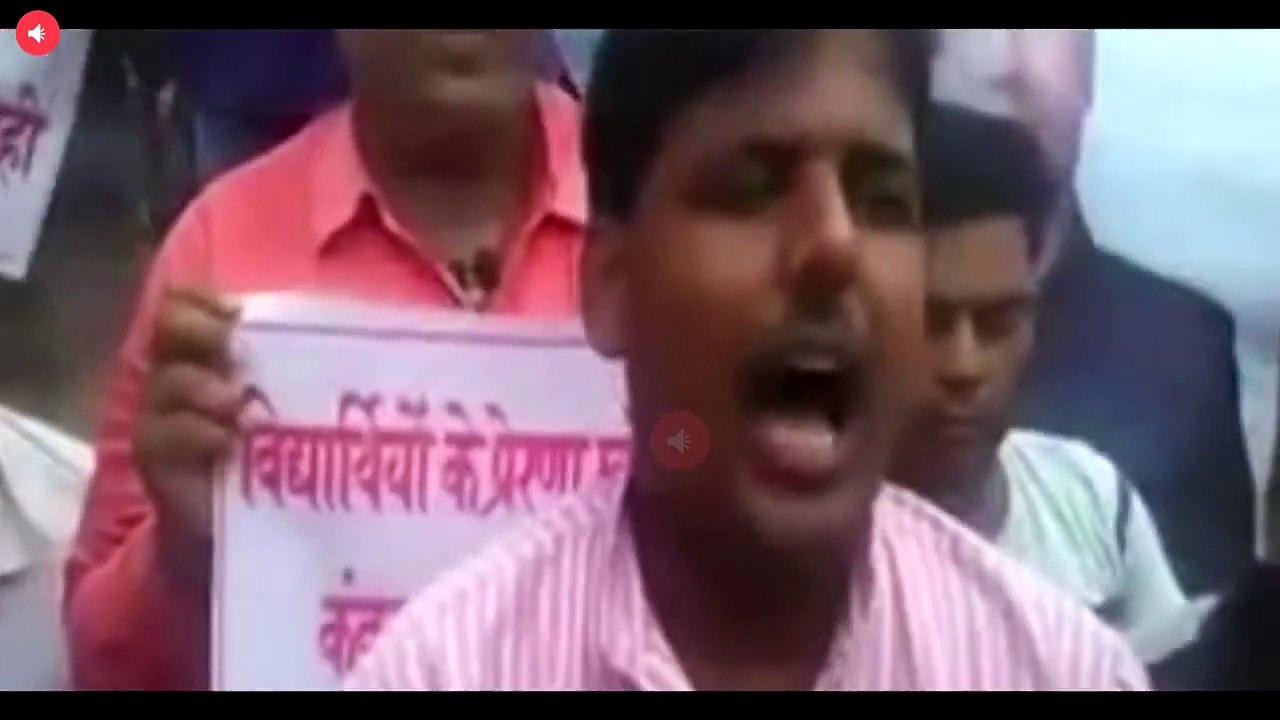 पैसे चाहिए तो अपनी बीवी बेच दे !