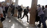 Bentrokan Kembali Pecah di Luar Masjid Al-Aqsa