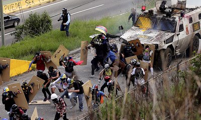 Demonstran dan Polisi Bentrok di Venezuela, 5 Orang Tewas