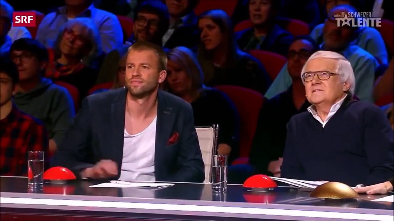 She Got 4 Red Buzzers! What She Did at The Last Move Surprised The Judges