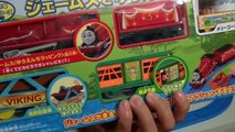 【trenes de juguete】Thomas y sus amigos James, Toby, y Gator (01678 es)