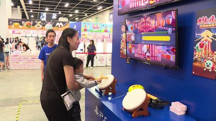 Einsame Herzen suchen virtuelle Freundinnen auf Videospiel-Messe