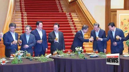 "Beer Night" between President Moon and corporate tycoons free up communication