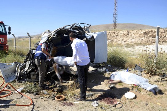 Taziyeden Dönen Otomobil, Başka Bir Otomobile Çarptı: 4 Ölü, 3 Yaralı