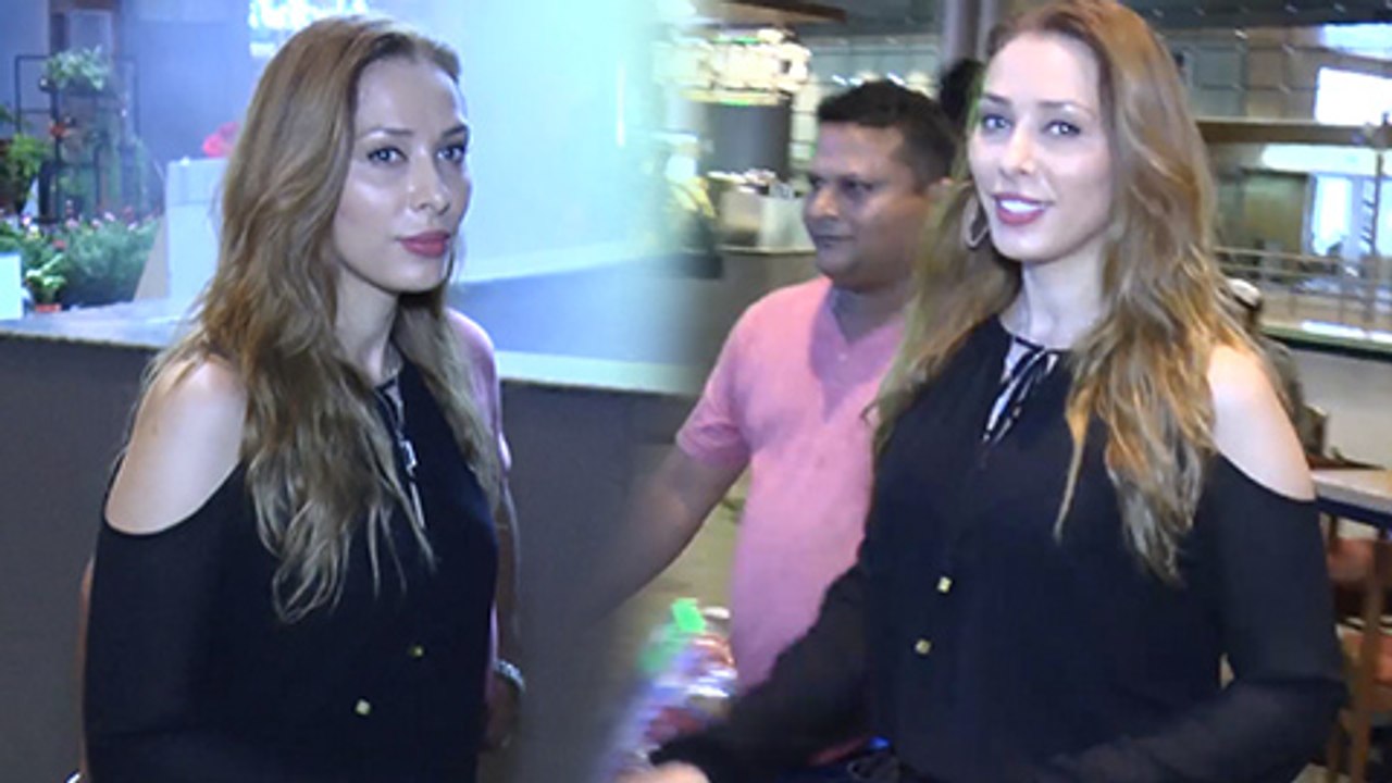 Salman Khan's Girlfriend Iulia Vantur Spotted At Mumbai Airport