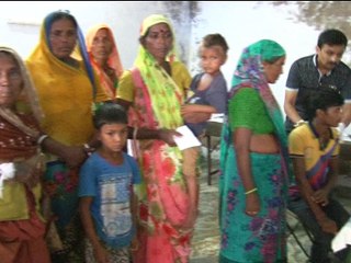 BANASKANTHA: IN KANKREJ AT THARA VILLAGE MEDICAL CHECKUP IN RELIEF CAMP AFTER FLOOD