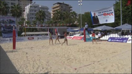 Mersin'de Plaj Voleybolu Rüzgarı Devam Ediyor