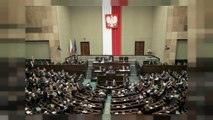 Bruxelas lança procedimento contra a Polónia