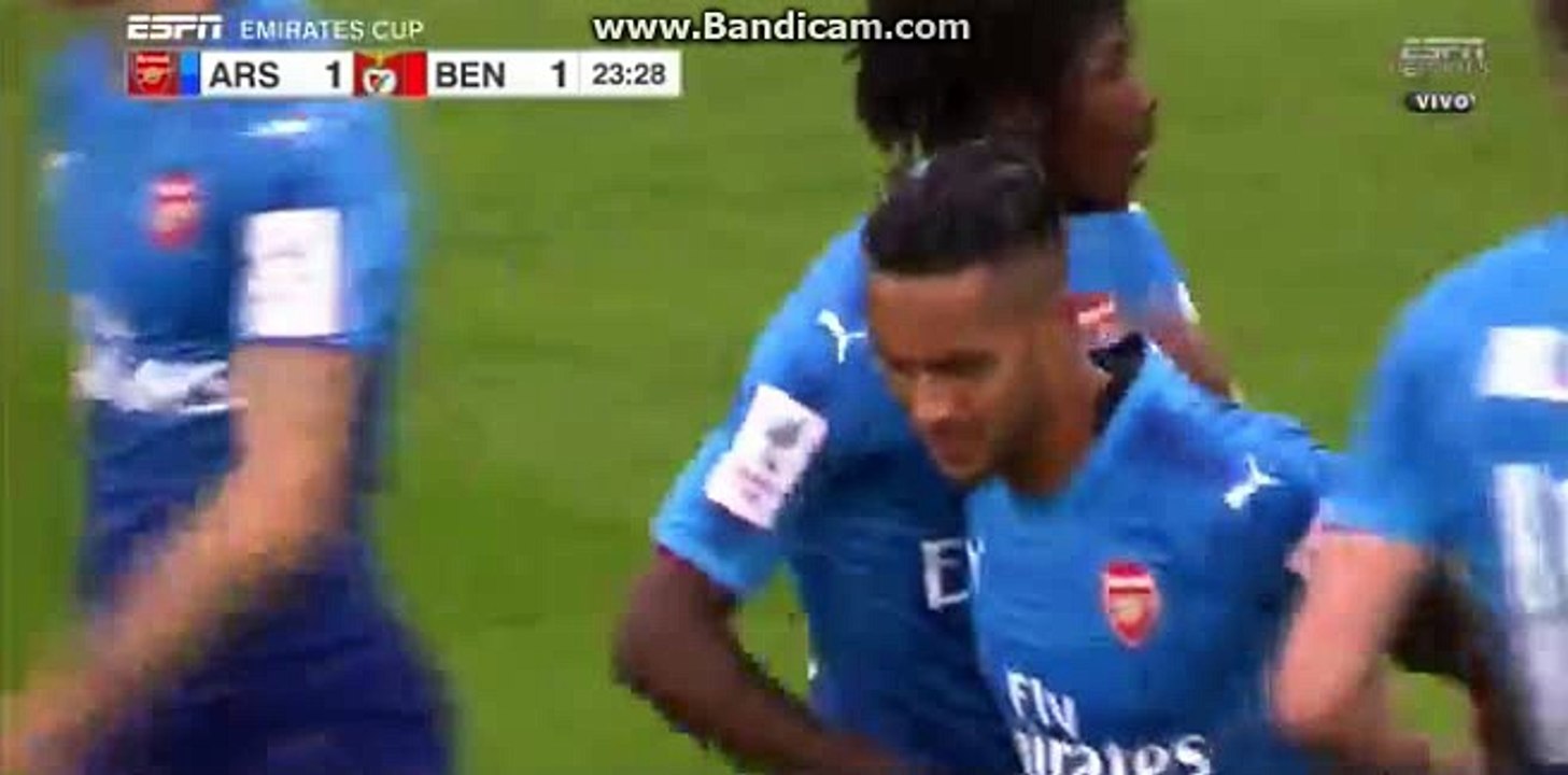 Theo Walcott Goal ~ Arsenal vs Benfica 1-1