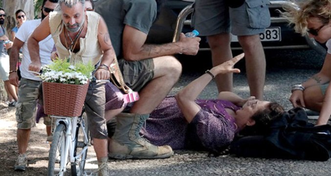 Cici Babam Filminde Başrol Oynayan Derya Alabora Bisikletten Düştü