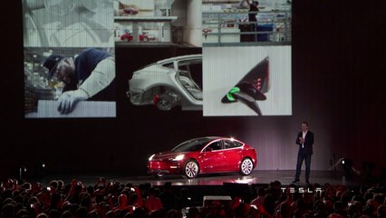 Tesla apresenta seu primeiro carro popular
