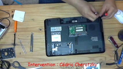 Toshiba Satellite L650D - réparation des charnières : partie 1 sur 4