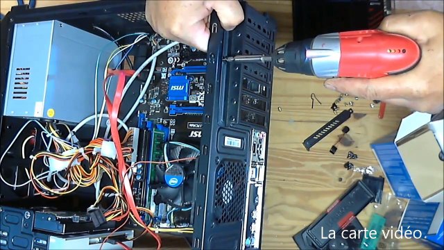 Montage d'un ordinateur fixe a partir de pièces détachées étape 14 la carte video