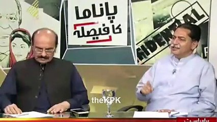 Anchor Giving Tough Situation to Javed Latif