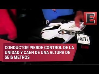 Motociclista y acompañante caen desde puente vehicular en Glorieta de La Raza