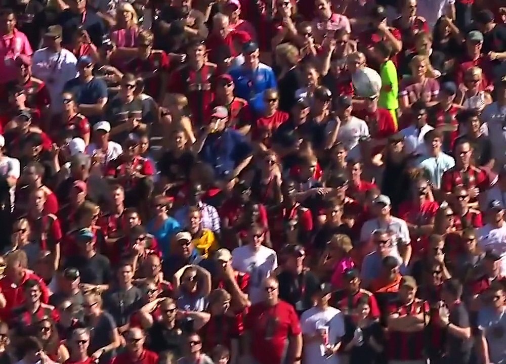 Kaka amazing goal from distance