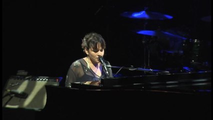 Norah Jones seduce al público de Cap Roig con su sensual voz