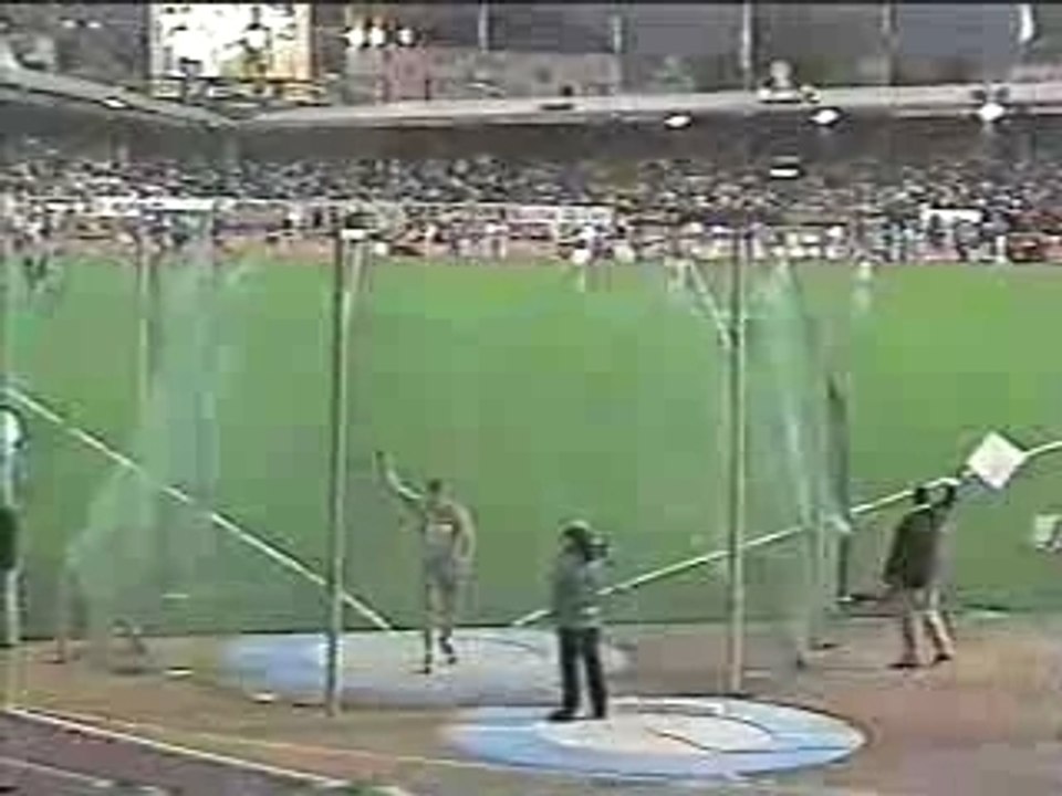 Athlé lancer disque Alekna 71,12m