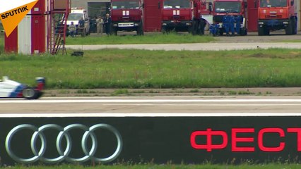 Formula 1 Race Car vs. MIG Fighter Jet at MAKS 2017 Airshow