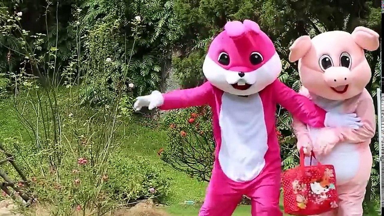 BAD FROZEN ANNA CUTS ELSA´S HAIR  KNIFE FAIL vs Spiderman Giant Foot! Funny in real life