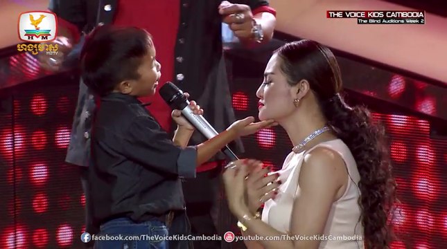 ពេជ្រ ថៃ - បាត់ដំបងបណ្ដូលចិត្ត (The Blind Auditions Week 2 The Voice Kids Cambodia 2017)