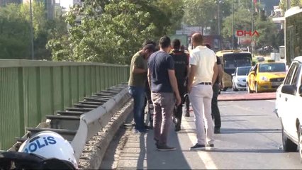 Beşiktaş'ta Kasise Takılan Motorize Polis Ekibi Kaza Yaptı 2 Yaralı