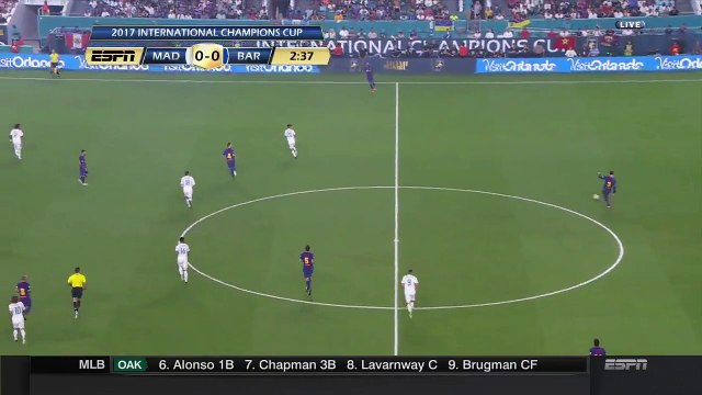 Le superbe but de Messi lors du premier Clasico de la saison face au Real Madrid !