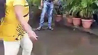 Brave Girl catch Snake